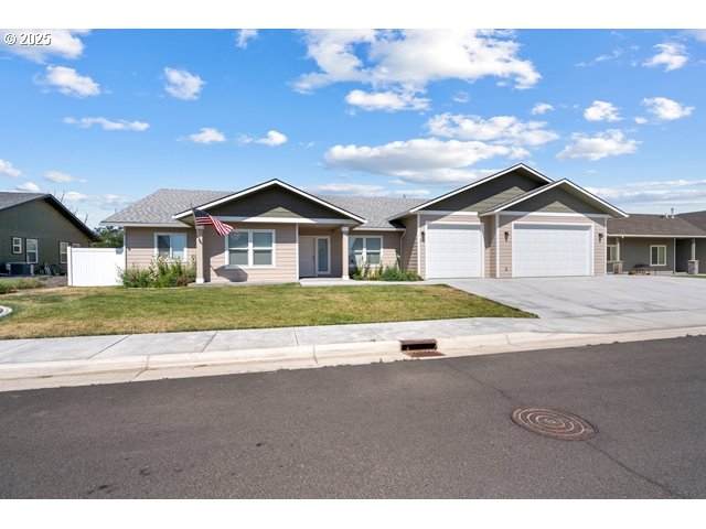 590 Cottonwood Dr - Photo 1
