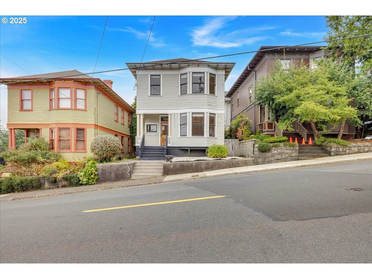 674 11TH St - Photo 1