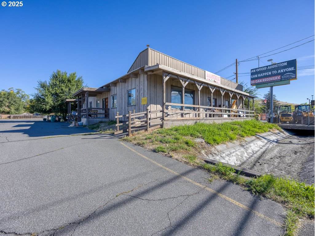 5113 6TH St - Photo 1