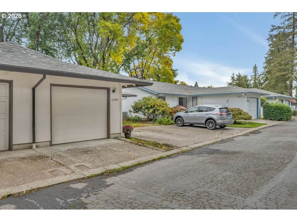 https://bt-photos.global.ssl.fastly.net/portland/orig_boomver_1_382212711-2.jpg