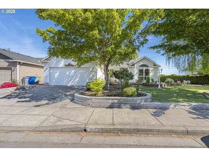1227 Trent Ave - Photo 1