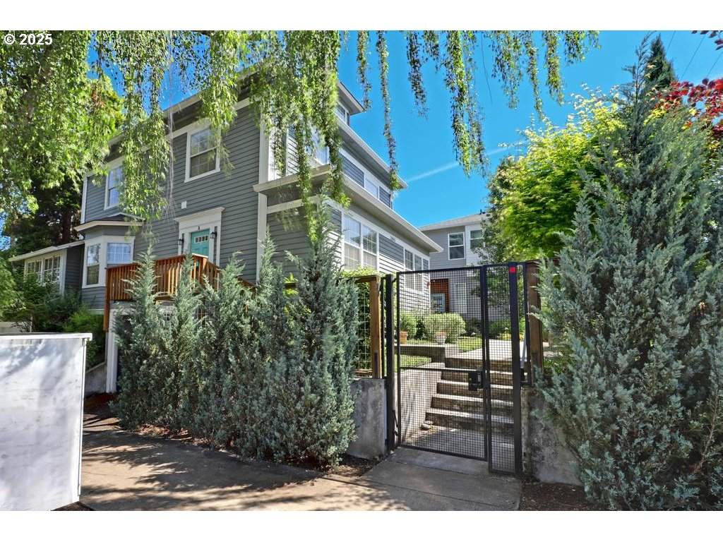 2805 Hawthorne Blvd - Photo 1