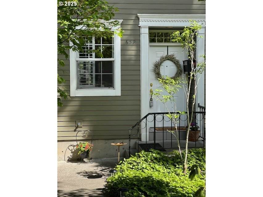 639 1ST St - Photo 1