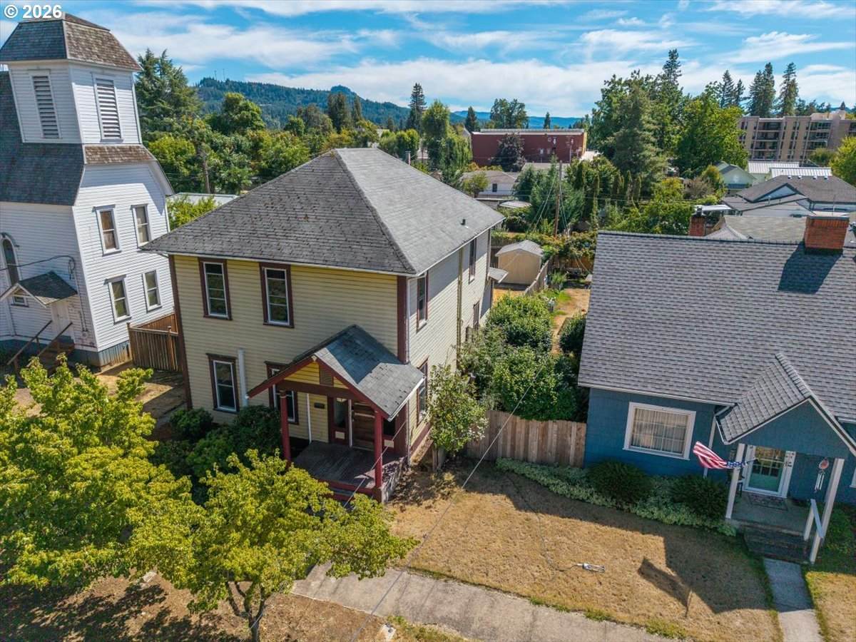 823 Birch Ave - Photo 1