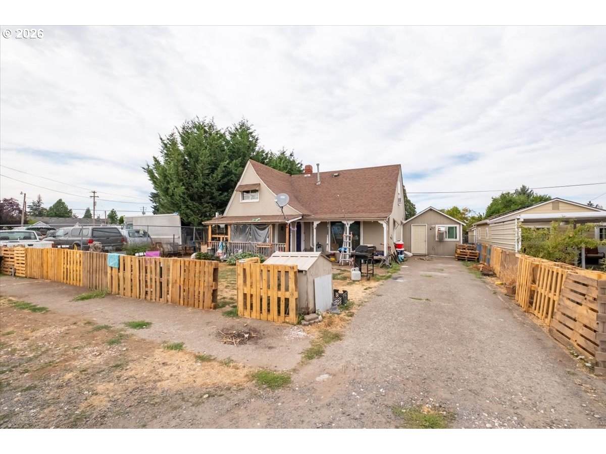 299 Gilbert St - Photo 1