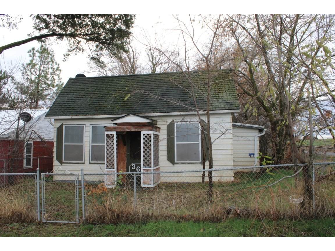 360 College St - Photo 1