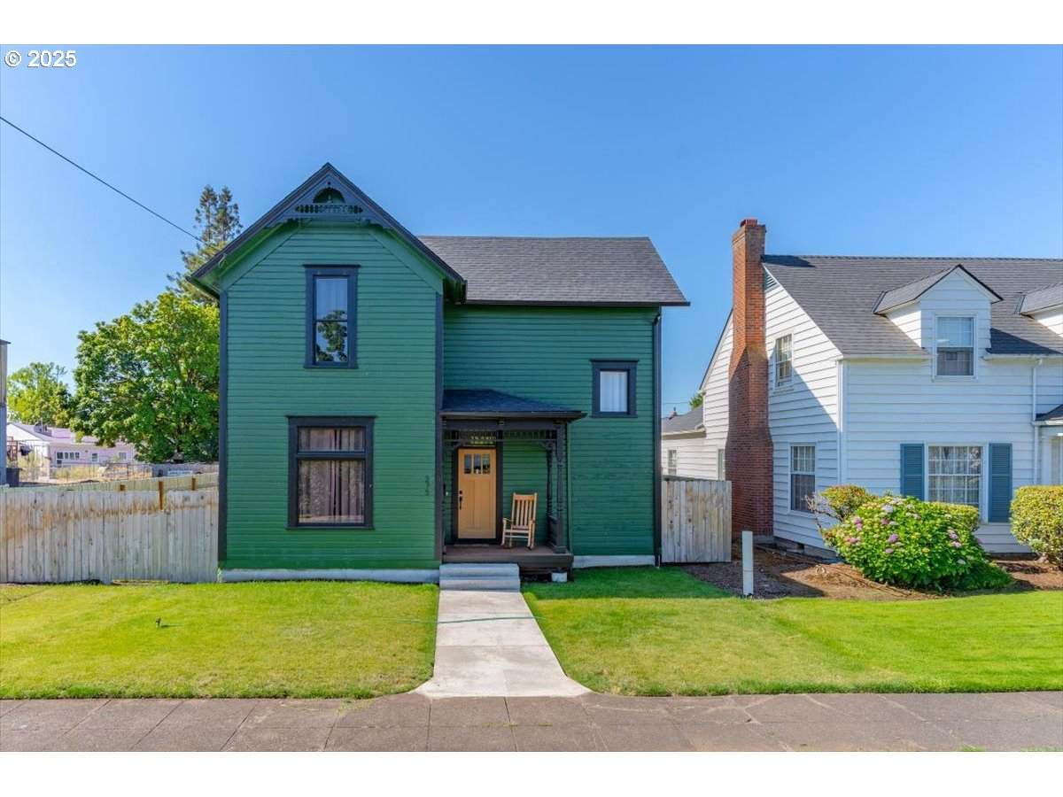 275 Monmouth St - Photo 1