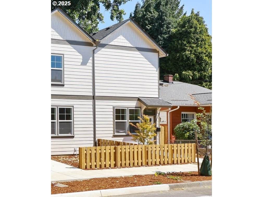 5465 Fessenden St - Photo 1