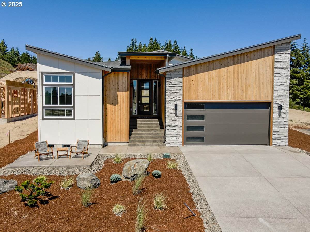 413 Meadows Drive - Photo 1