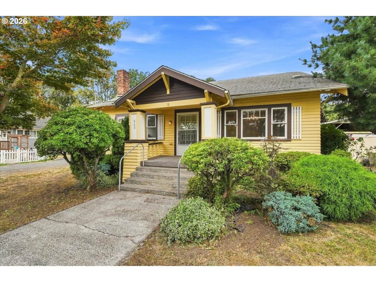 923 Hoffman St - Photo 1