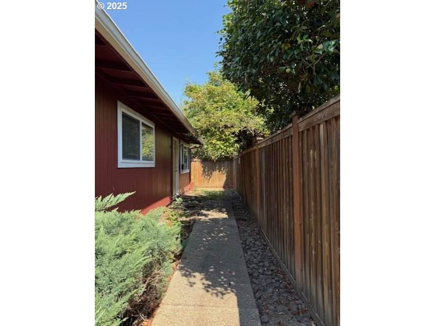 1674 Hayes St - Photo 1