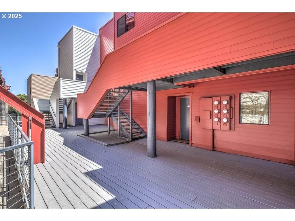 1040 Naito Pkwy - Photo 1