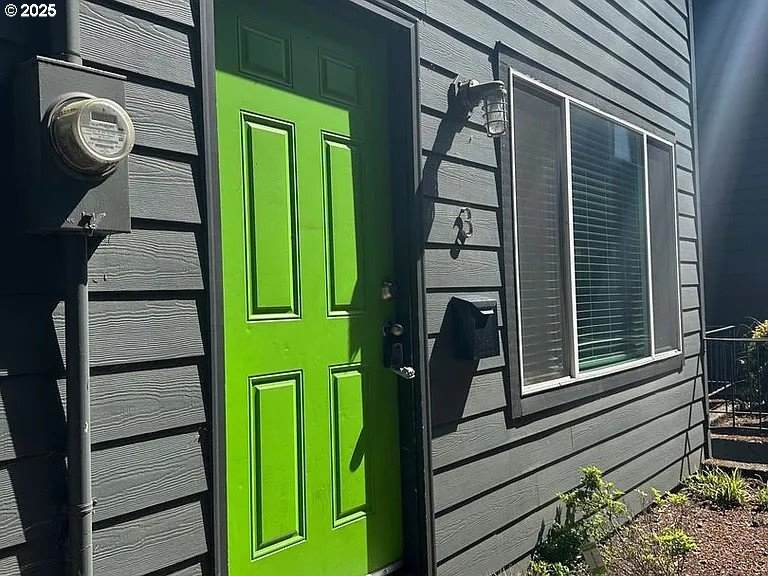 117 30th Pl - Photo 1