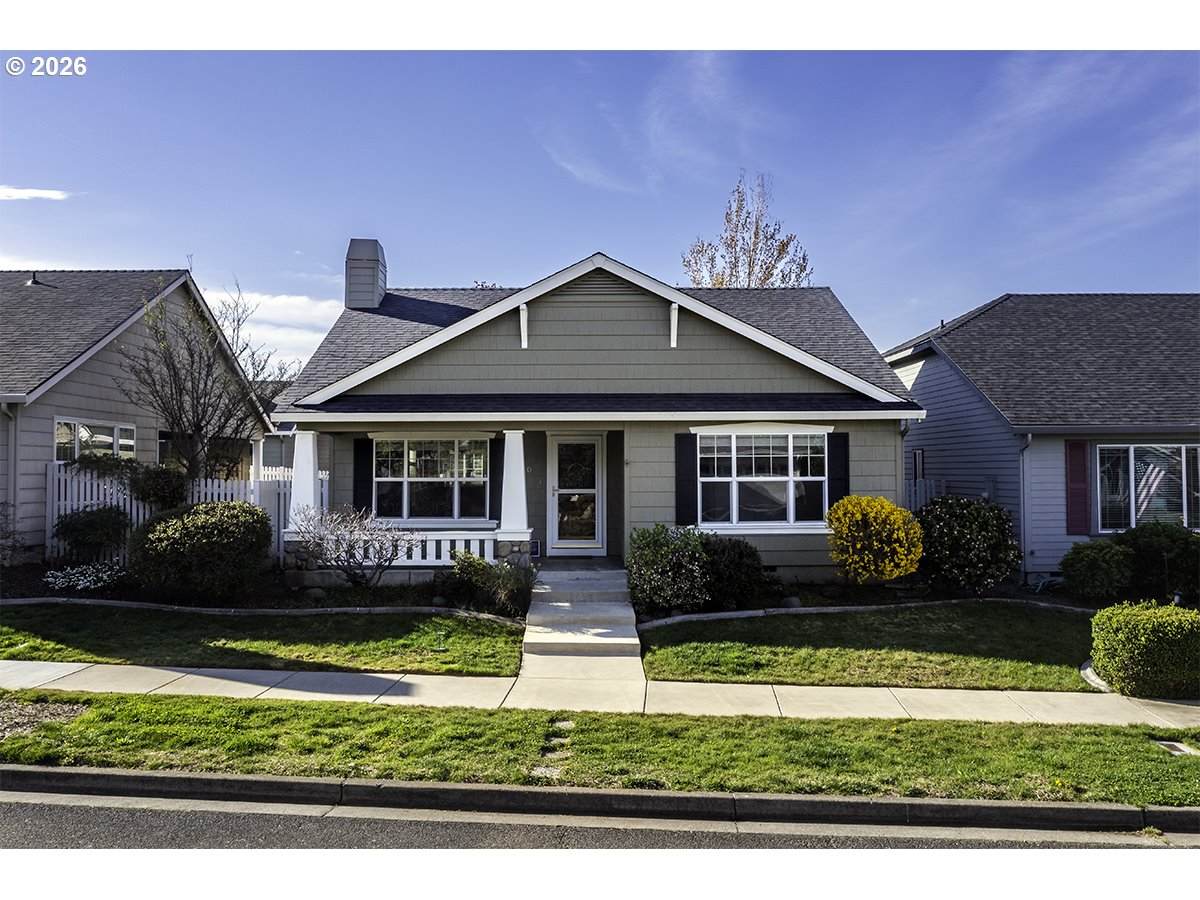 3350 Edgewater Dr - Photo 1
