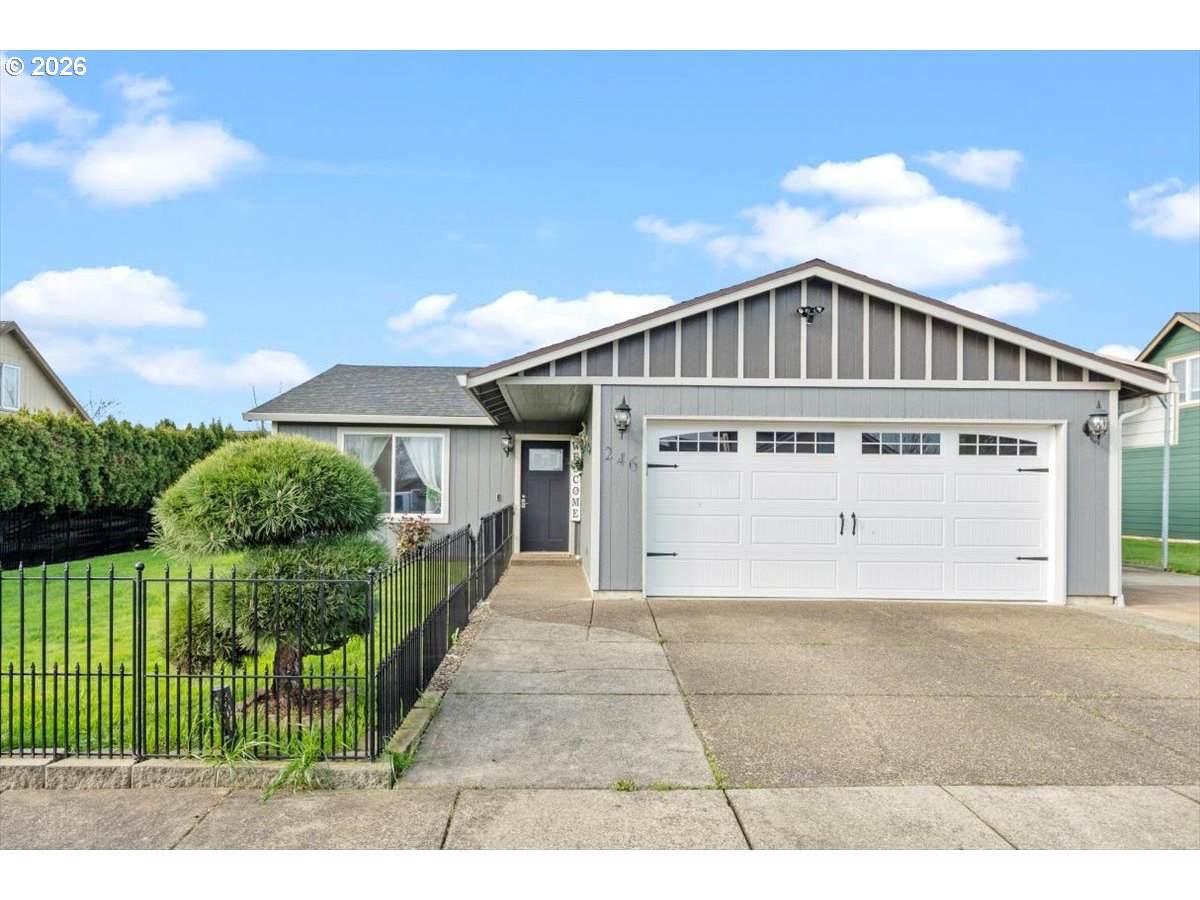 246 Hemlock Dr - Photo 1