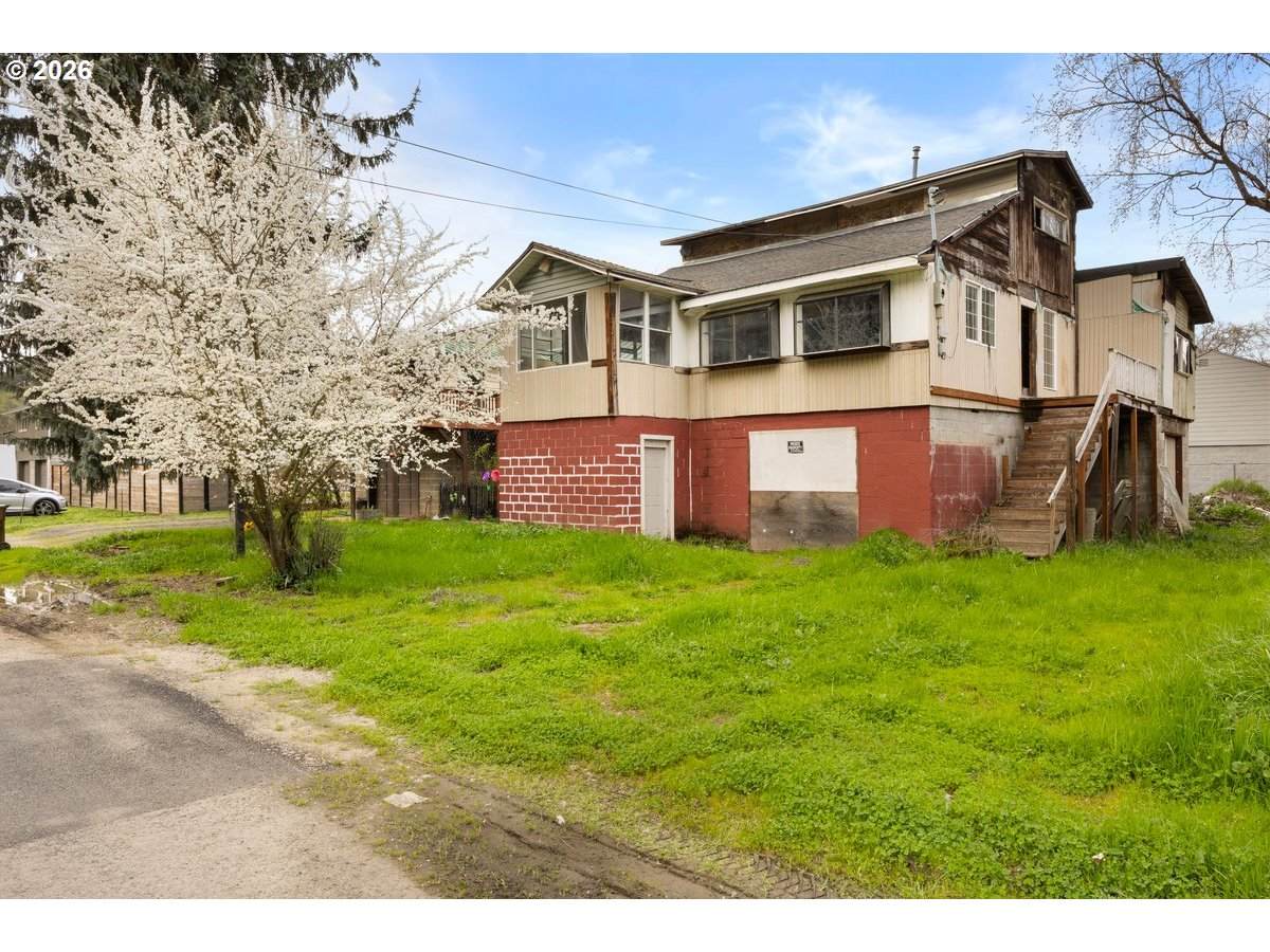 195 Mill St - Photo 1