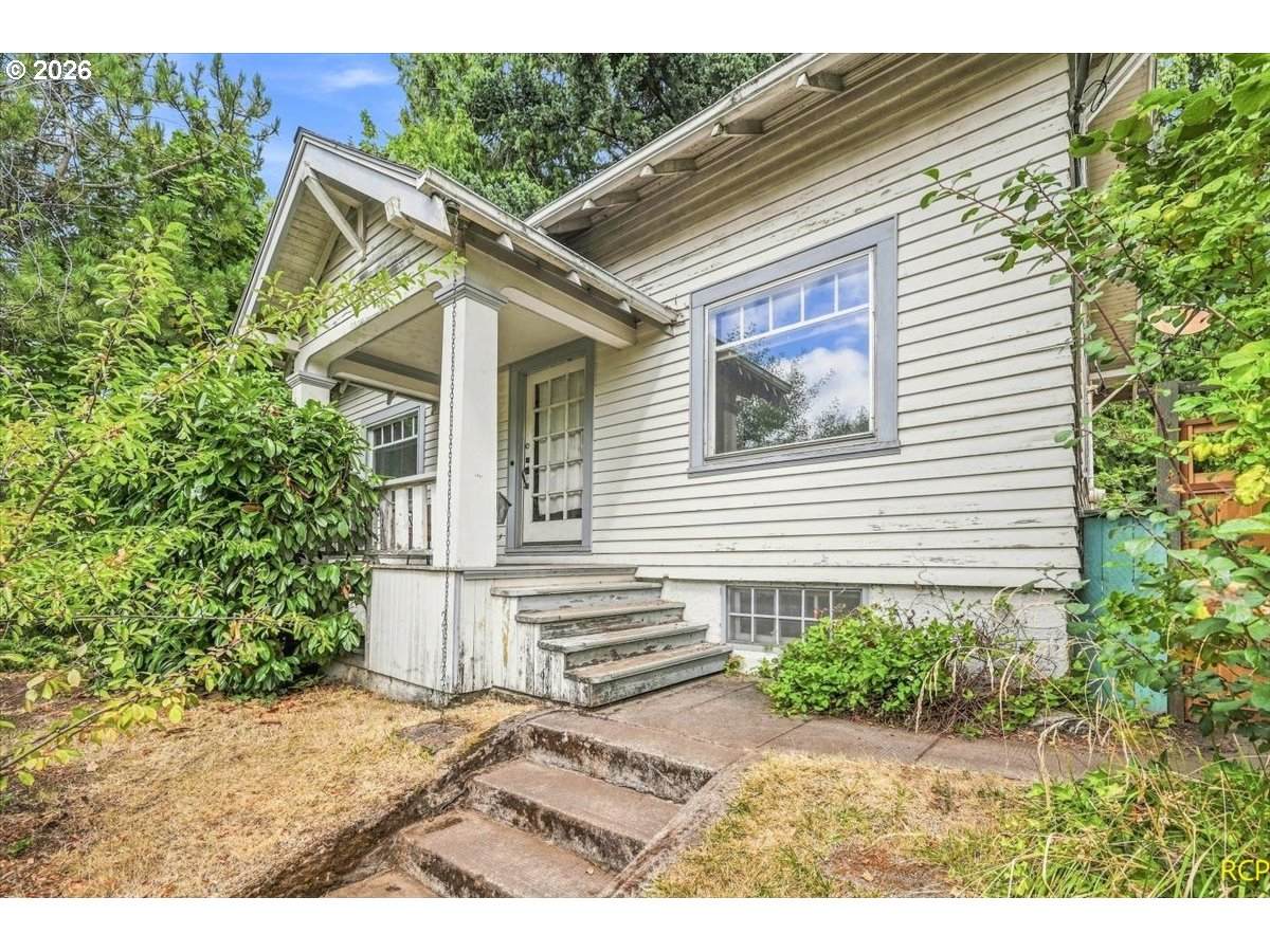 2113 Sumner St - Photo 1