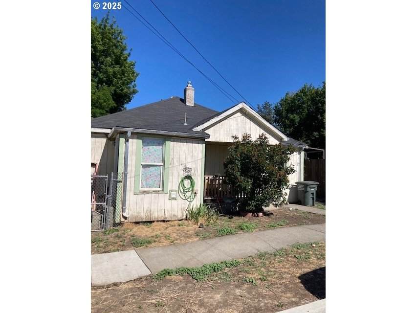 112 11TH St - Photo 1