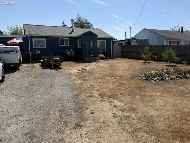 1704 Maple St - Photo 1
