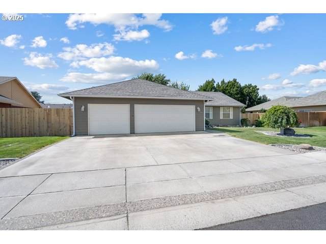 905 Hartley Ave - Photo 1