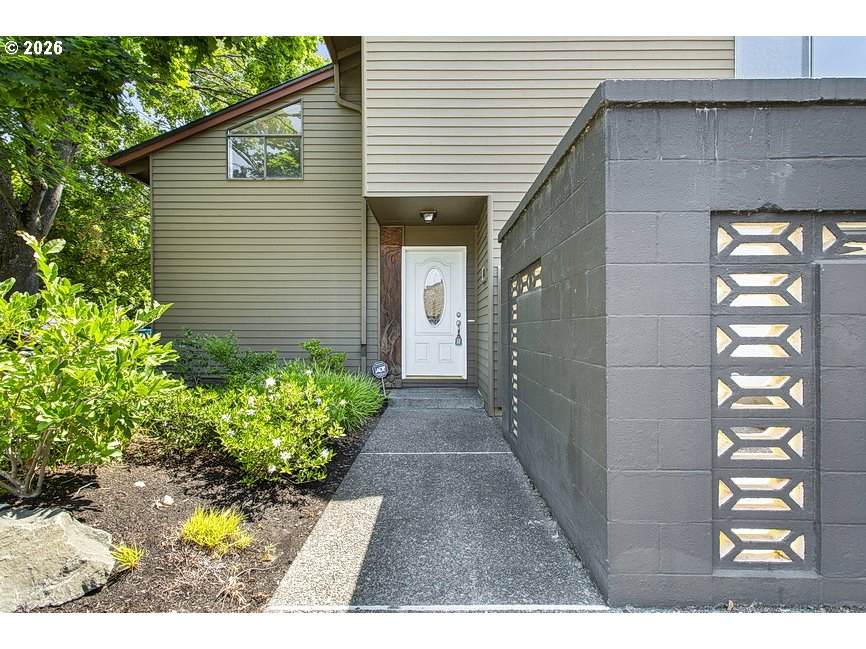 https://bt-photos.global.ssl.fastly.net/portland/orig_boomver_1_606684965-2.jpg