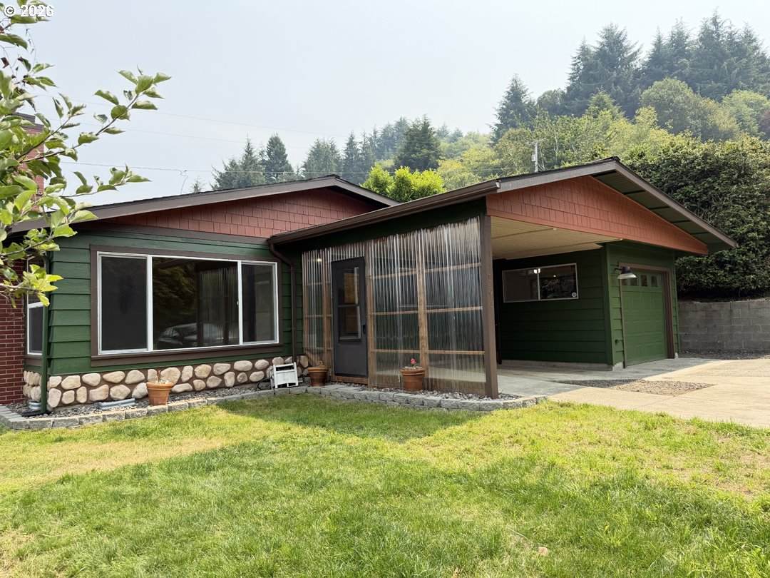 900 Rowe St - Photo 1