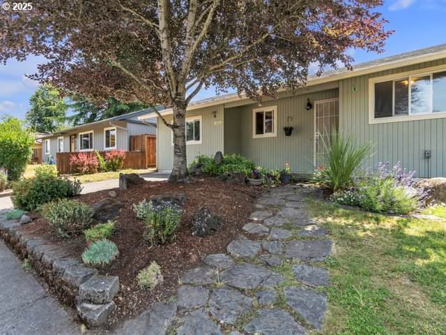 640 Maple St - Photo 1