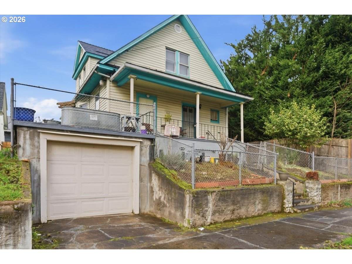 215 Going St - Photo 1