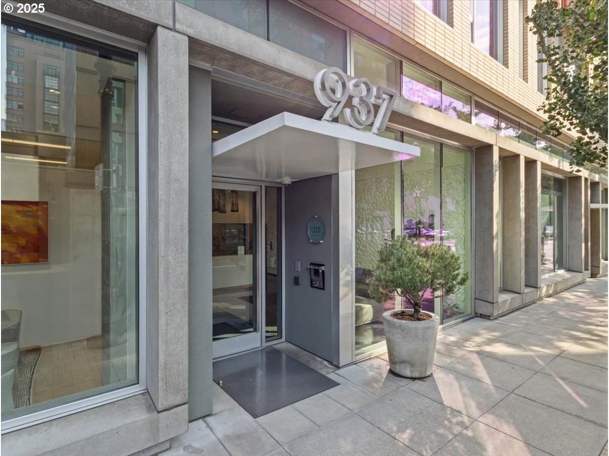 937 Glisan St - Photo 1