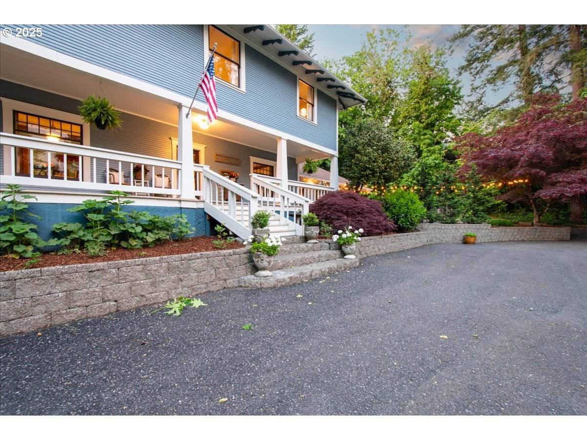 https://bt-photos.global.ssl.fastly.net/portland/orig_boomver_1_640815041-2.jpg