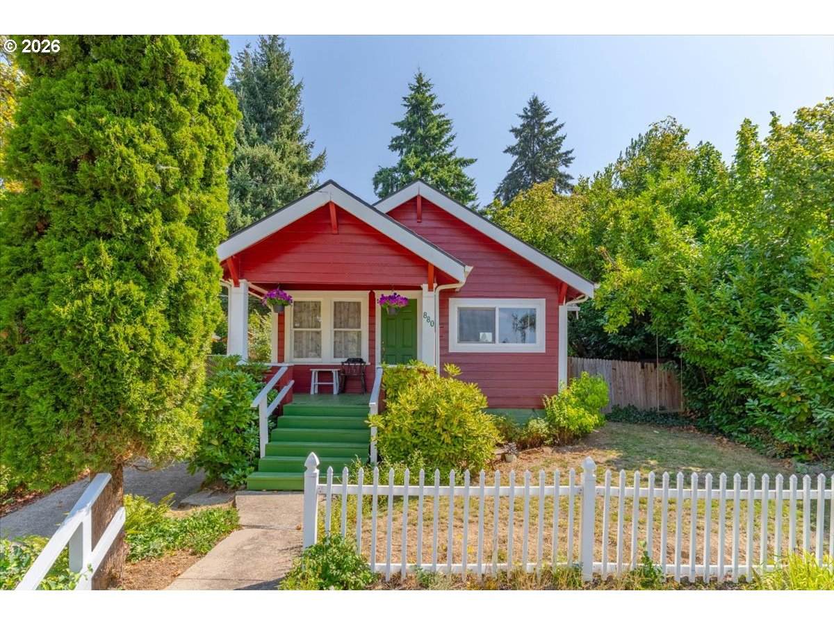 880 Thompson Ave - Photo 1
