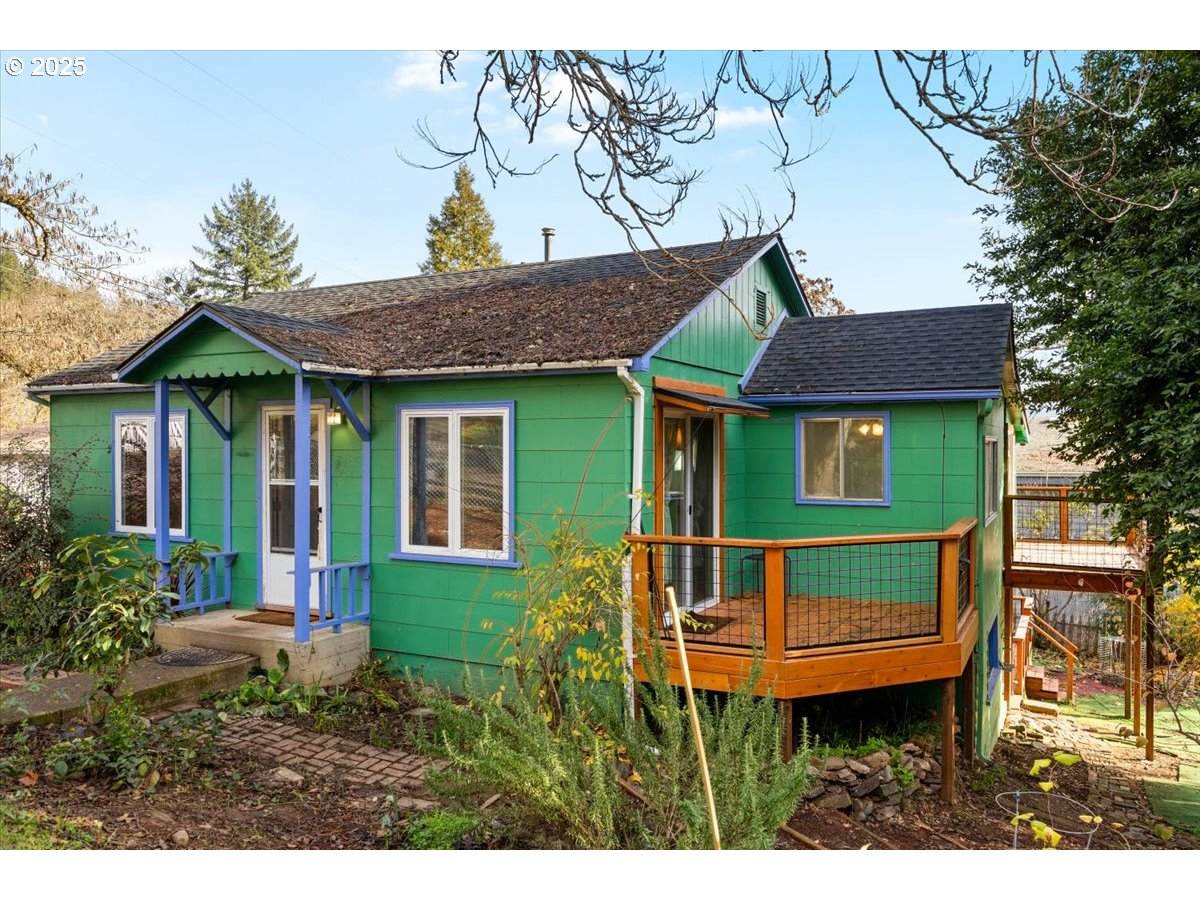 635 4TH Ave - Photo 1