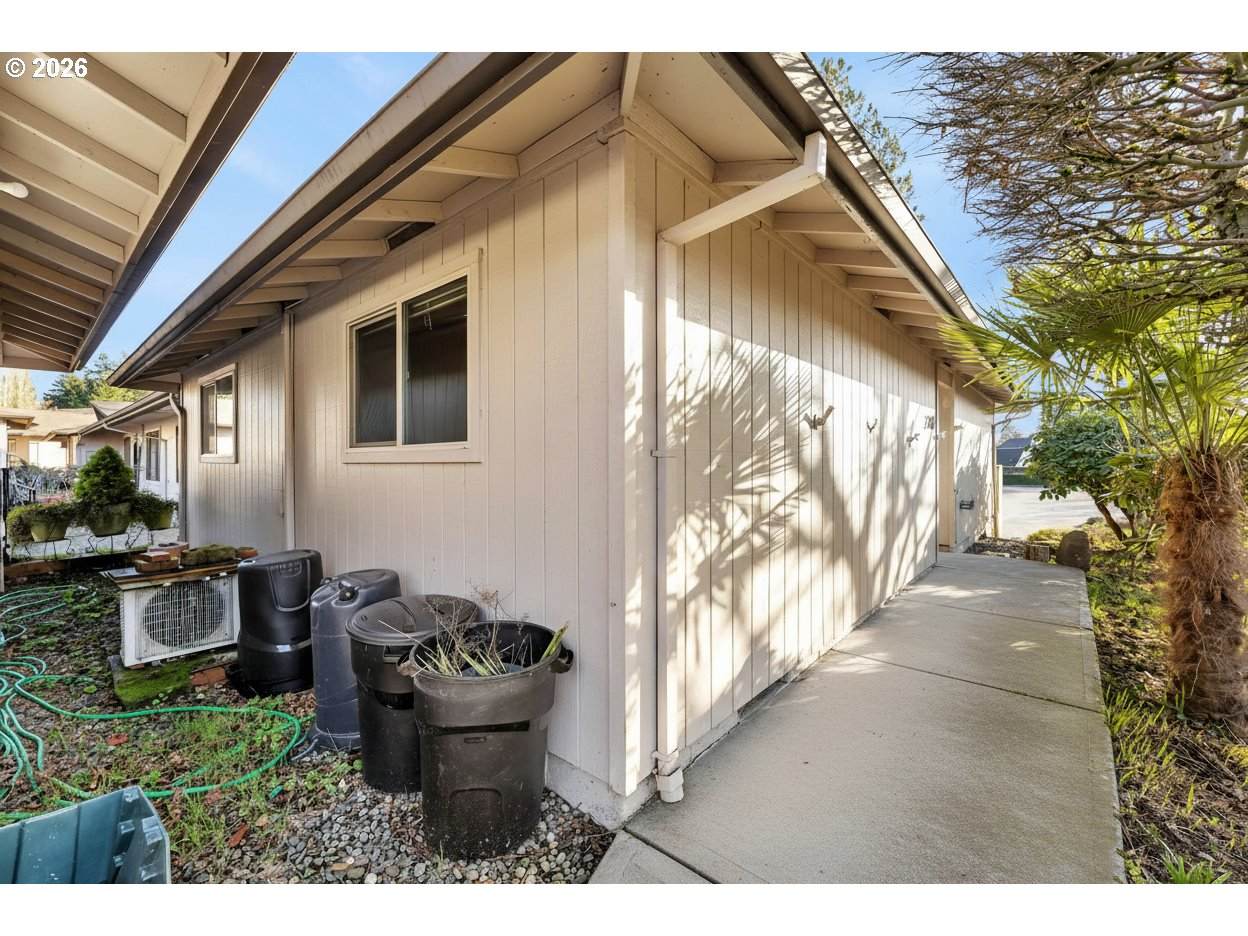 https://bt-photos.global.ssl.fastly.net/portland/orig_boomver_1_691150488-2.jpg