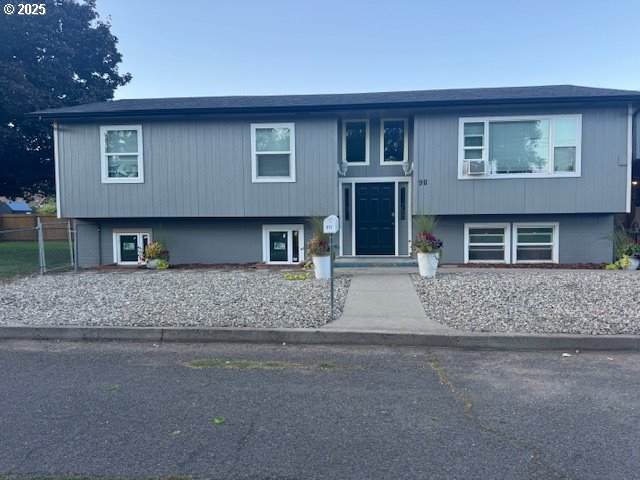 911 Division Ave - Photo 1