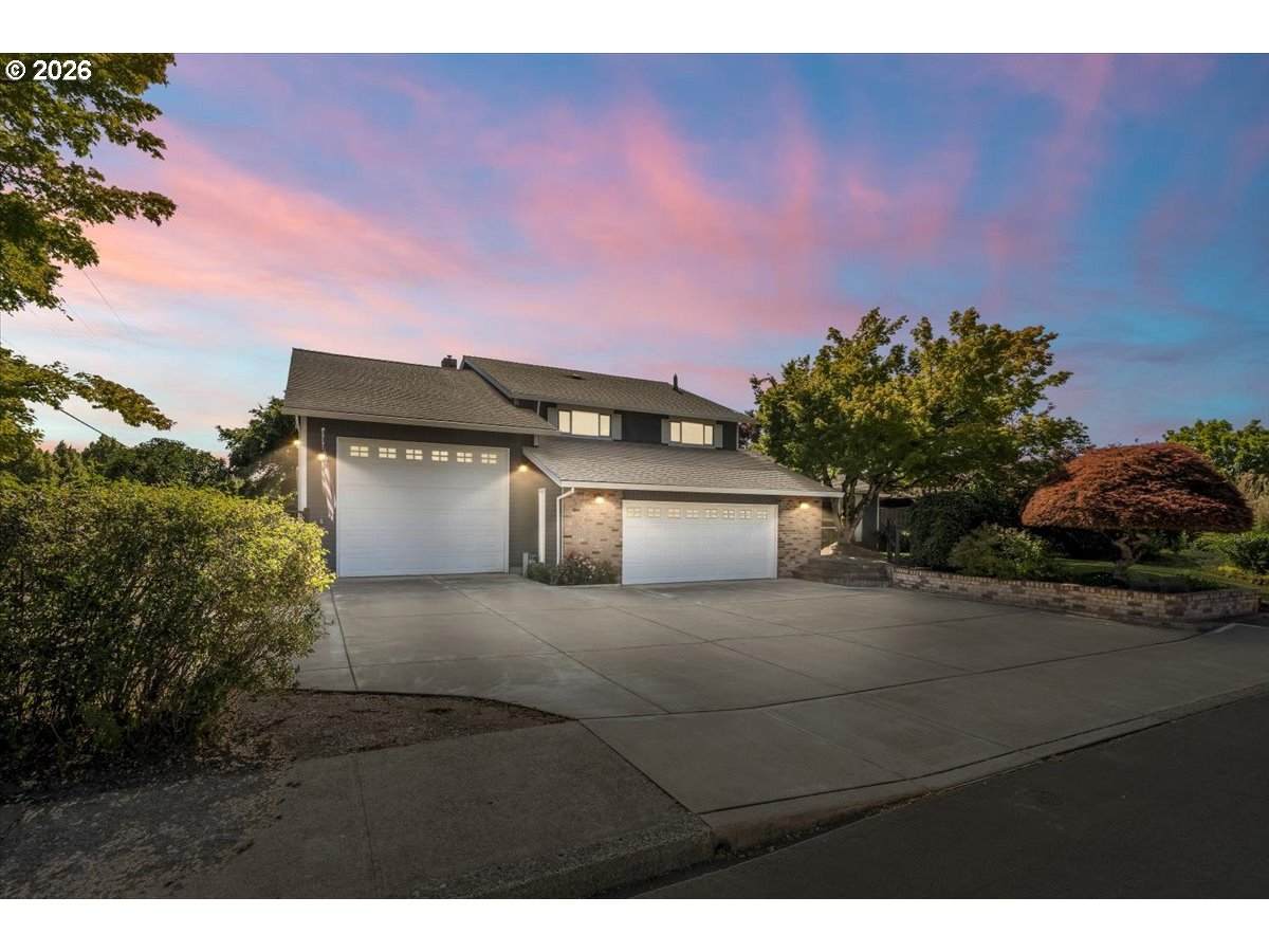 542 14TH Ave - Photo 1