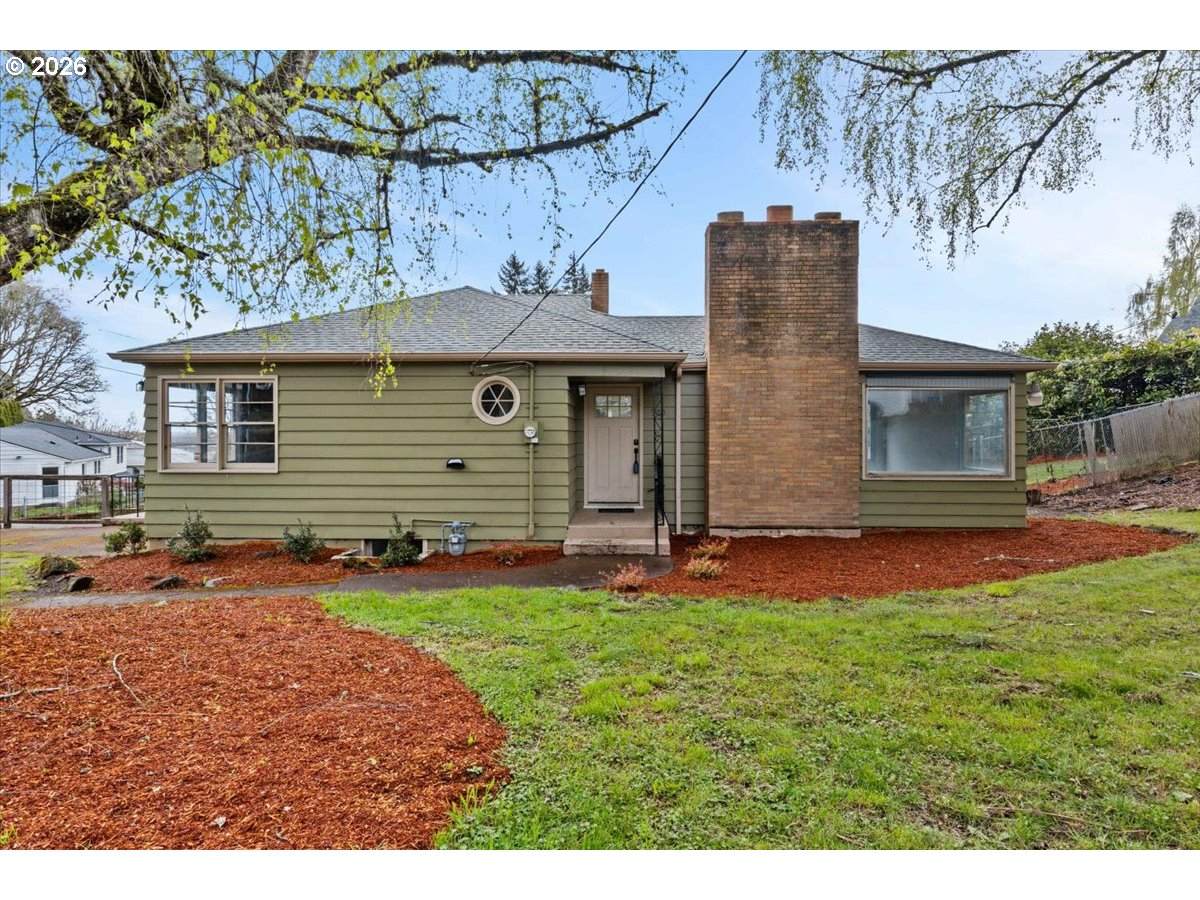 900 Cascade Dr - Photo 1