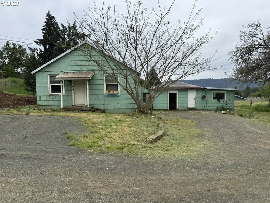 1420 Grove St - Photo 1