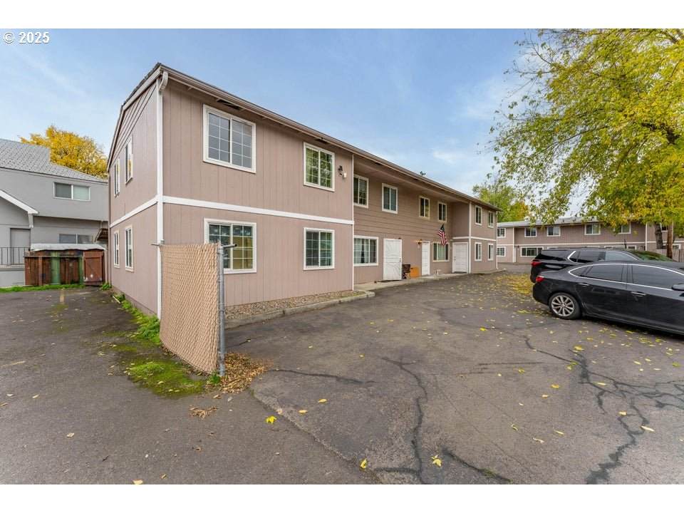 1215 Main St - Photo 1