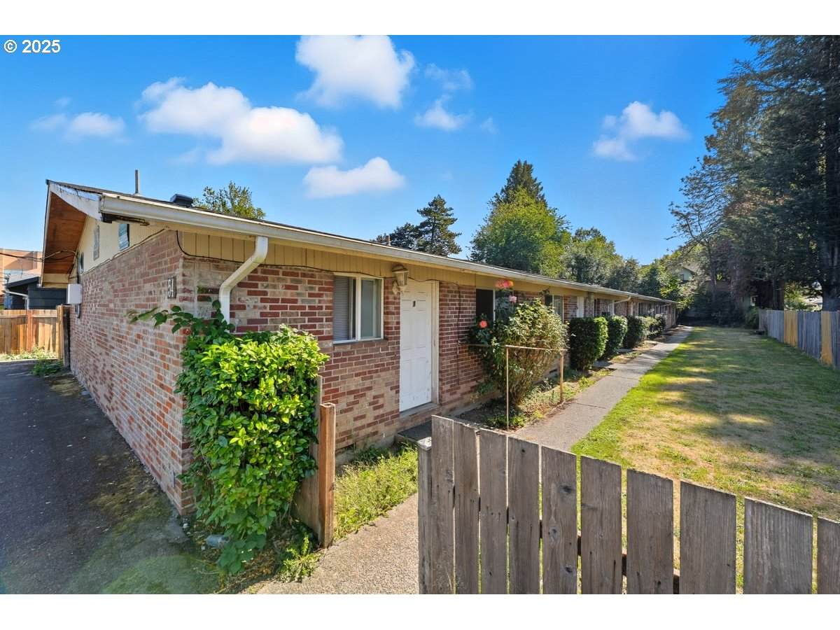 54 13TH St - Photo 1