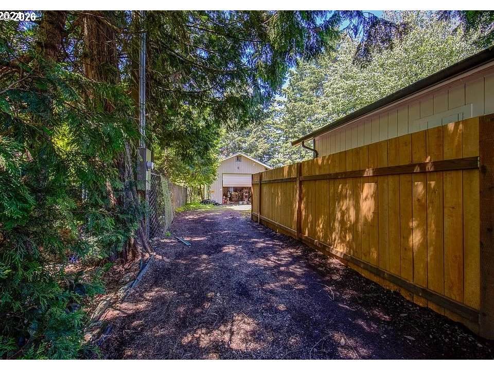 209 214TH Ave - Photo 1