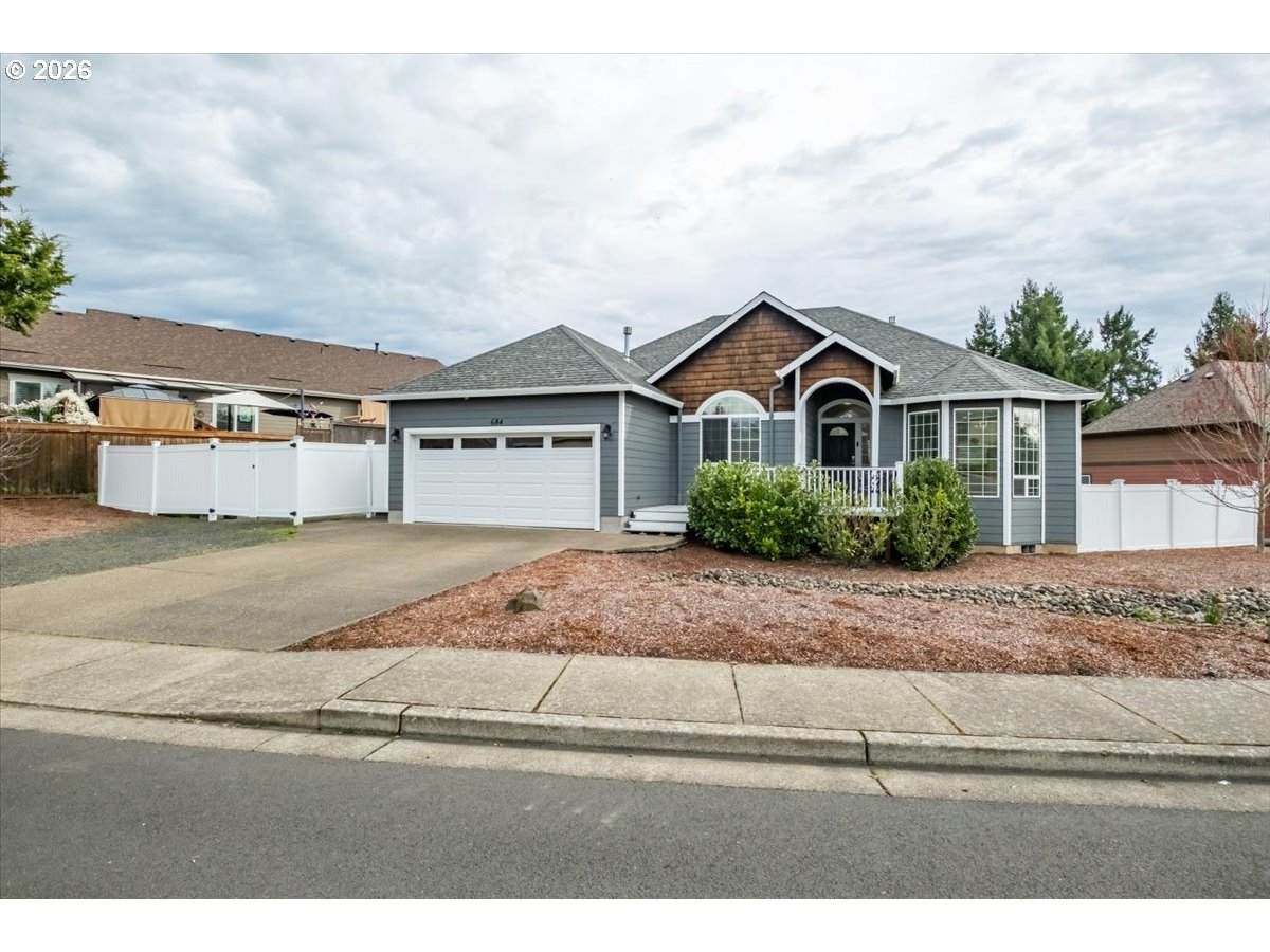 684 Jasper St - Photo 1