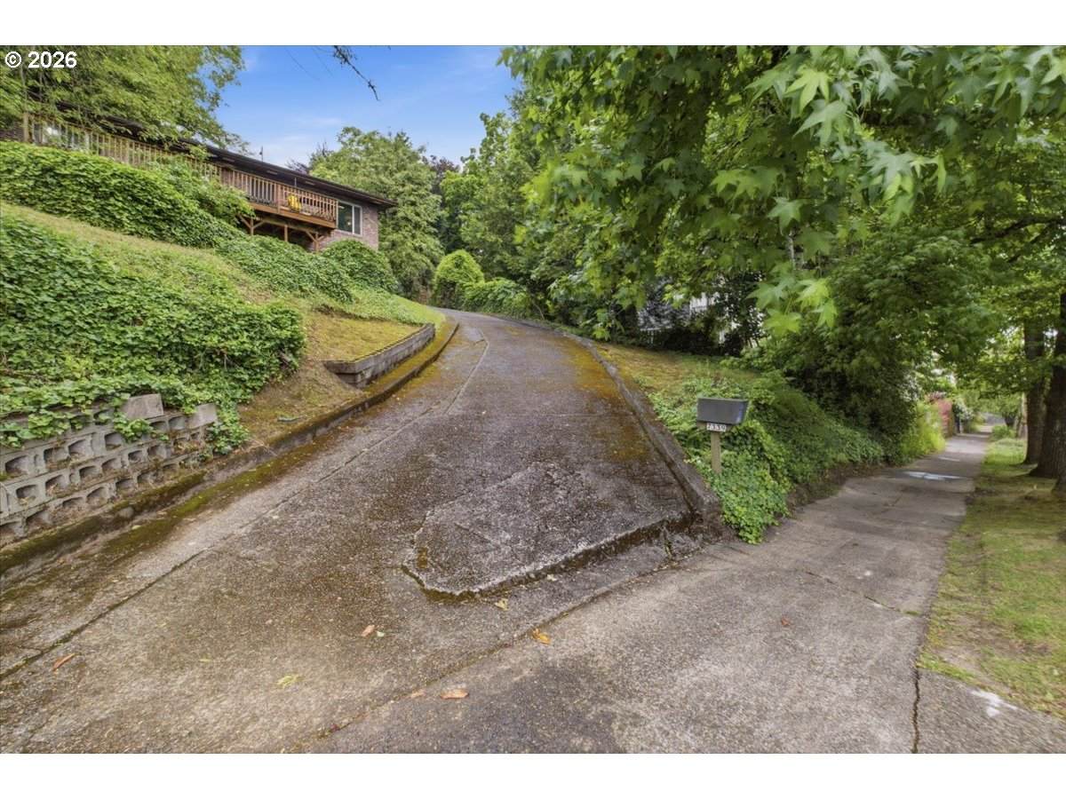 https://bt-photos.global.ssl.fastly.net/portland/orig_boomver_1_761653390-2.jpg