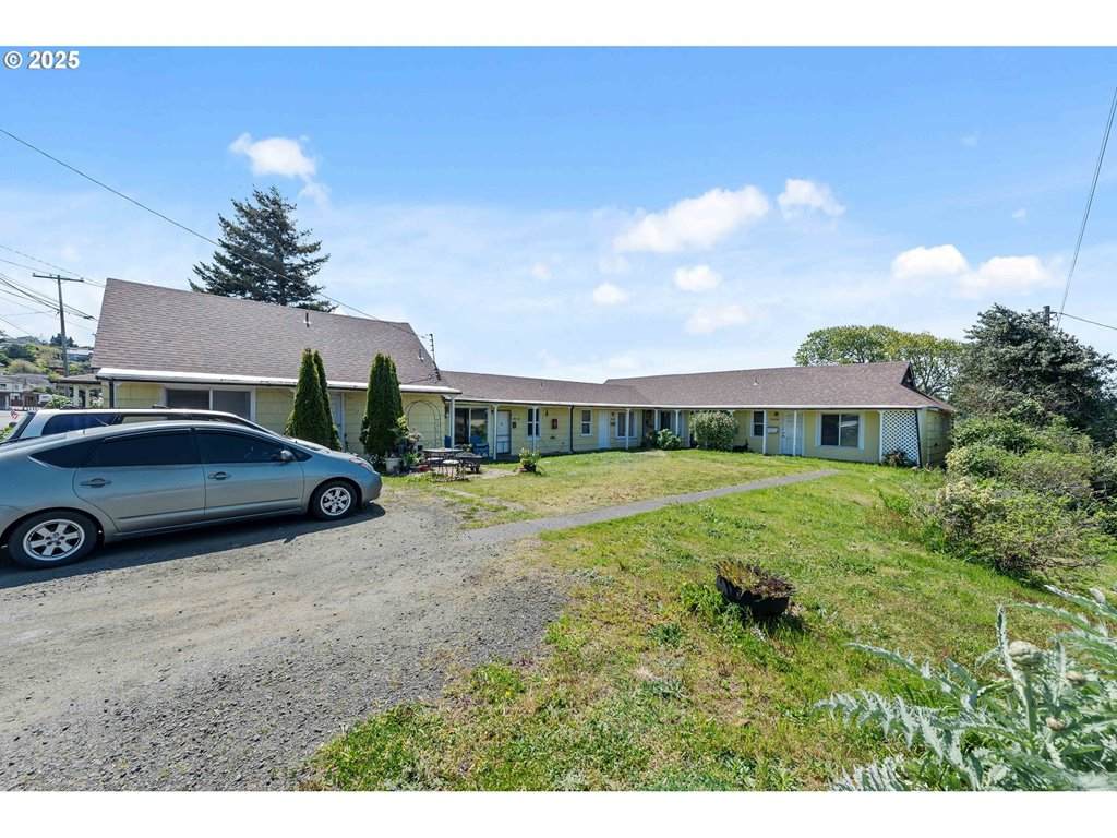 1902 Monroe St - Photo 1