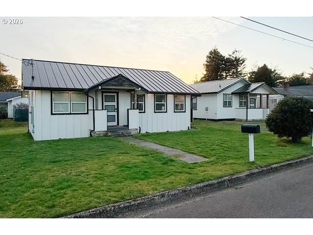 1184 2ND St - Photo 1