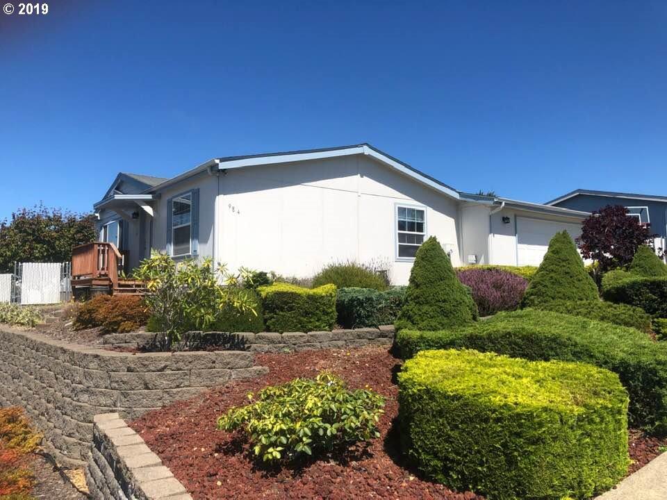 984 Plymouth Ave - Photo 1