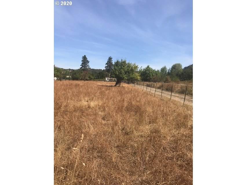 263 Walnut St - Photo 1