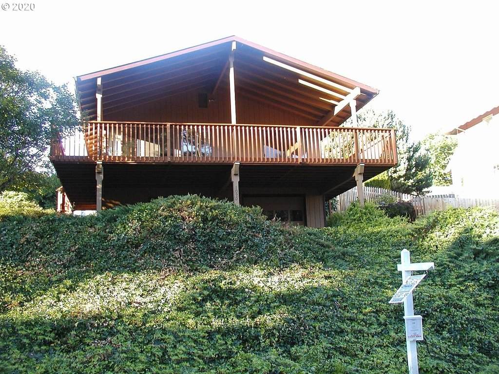 1020 Snidow Dr - Photo 1