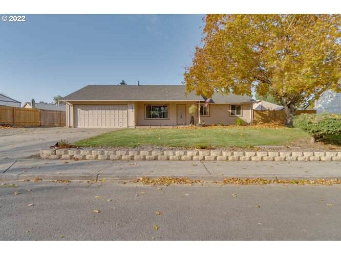 2077 Leewood Ln - Photo 1