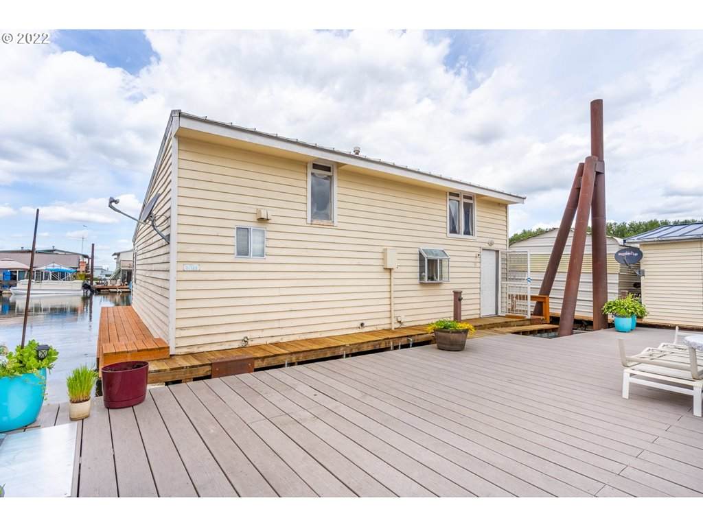 18989 Marine Dr - Photo 1