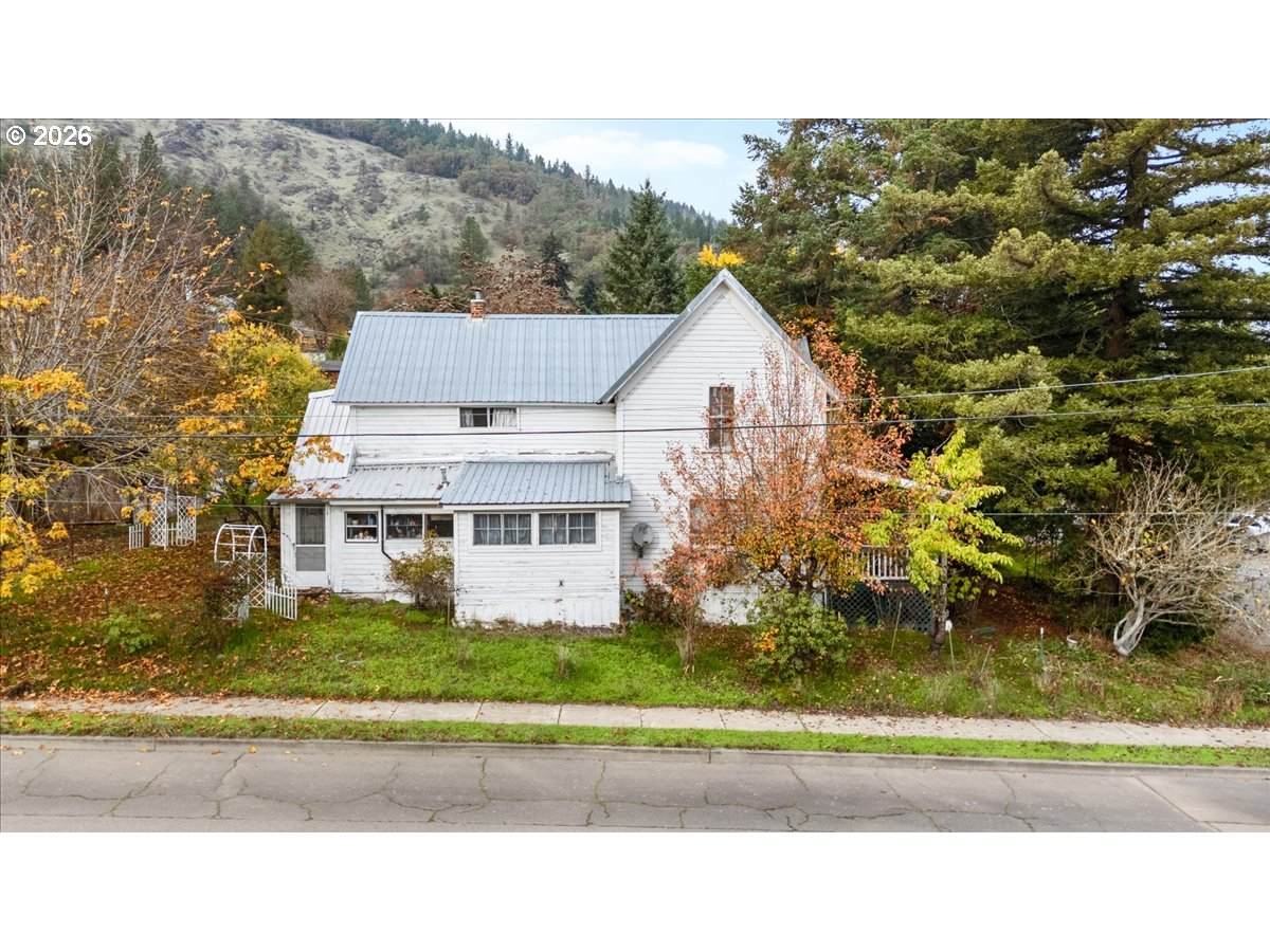 606 Nichol Ave - Photo 1